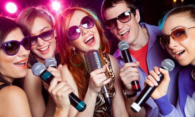 Chiêm bao thấy đi hát karaoke là một giấc mơ phổ biến